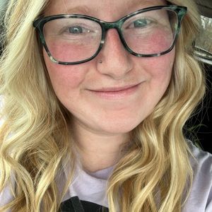 Meet your Posher, Halli